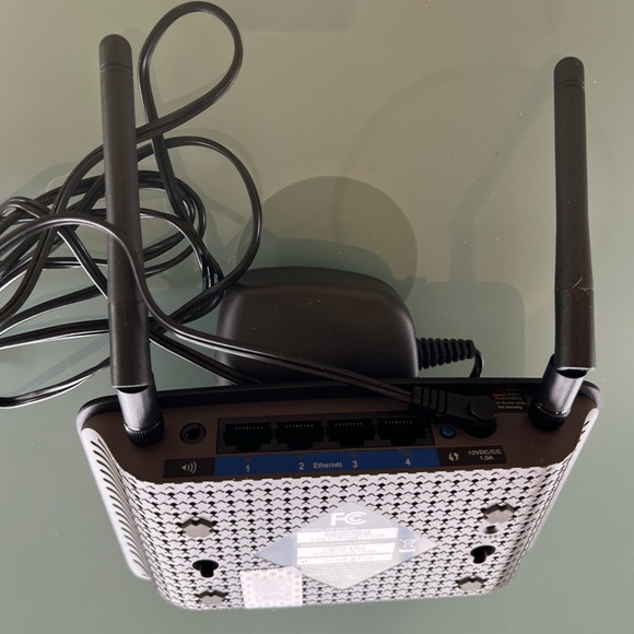 Linksys RE6500 AC1200 Max WiFi Gigabit Range Extender (w/4 ports) Upto 1.2 GBPS - Picture 5 of 7